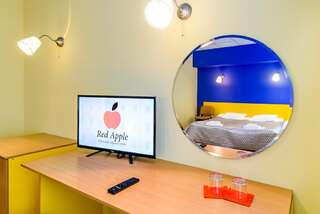 Гостиница «Red Apple» Санкт-Петербург Номер с 1 двуспальной кроватью или 2 односпальными кроватями и ванной комнатой-3